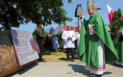 ▲	Miejsce pamięci pobłogosławił bp Zieliński.