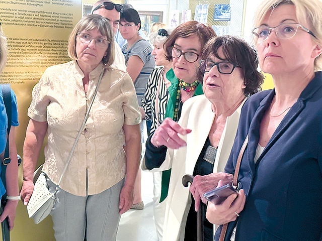 	Teresa Ledóchowska- -Horodyńska na ekspozycji opowiadającej o historii rodu.