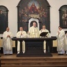 ▲	Mszy św. w seminaryjnej kaplicy przewodniczył arcybiskup katowicki.