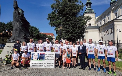 Bieg rozpoczął się pod pomnikiem św. Jana Pawła II.