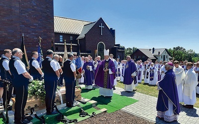 Ks. Janusza Rudzkiego odprowadził na cmentarz abp Adrian.