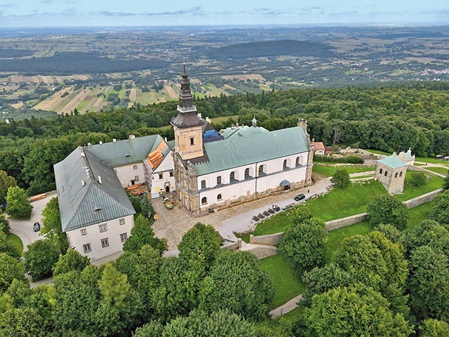 ◄	Pobenedyktyńskie zabudowania klasztorne.