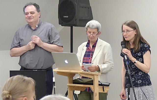 ▲	Włoski wykładowca oraz Ewa Sordyl i Danuta Jęczmyk OV – inicjatorki spotkania.