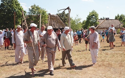 	To święto co roku jest nie tylko widowiskiem, ale przede wszystkim modlitwą, tradycją i kulturą, o które dbają kolejne pokolenia.