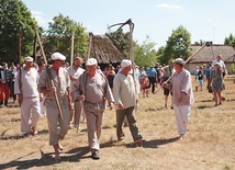 	To święto co roku jest nie tylko widowiskiem, ale przede wszystkim modlitwą, tradycją i kulturą, o które dbają kolejne pokolenia.