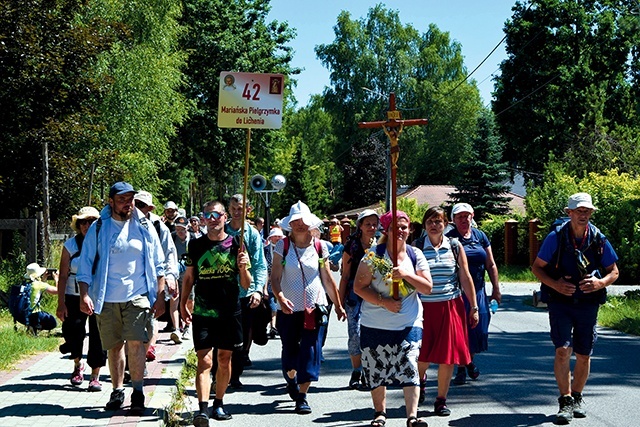 	Dziewięciodniowe ćwiczenia duchowe w drodze przeżywało  ok. 40 osób.