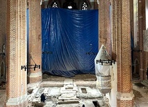 	Badacze odkryli kościół w kościele.