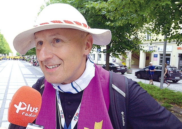 Biskup radomski w ostatnim dniu ubiegłorocznej wędrówki.