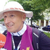 Biskup radomski w ostatnim dniu ubiegłorocznej wędrówki.