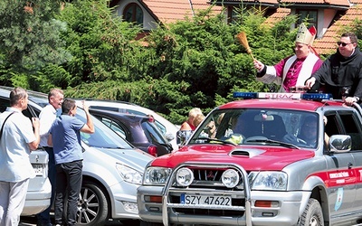 Modlitwę zakończyło błogosławieństwo samochodów.