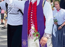 Beskidzcy wędrowcy wkraczają na Jasną Górę.
