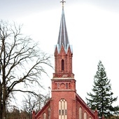 Wieża kościoła NSPJ w Benowie. 