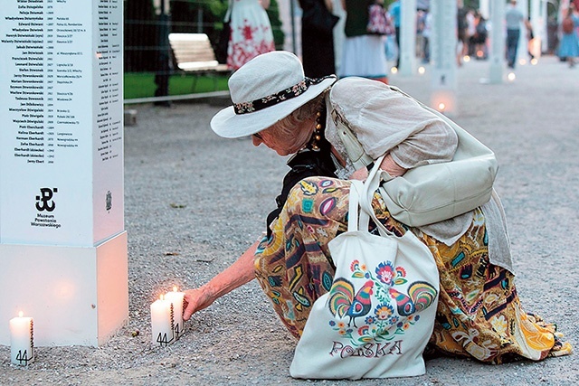 Obchody potrwają do 5 sierpnia, gdy w kierunku Cmentarza Powstańców Warszawy przejdzie marsz upamiętniający ofiary cywilne.