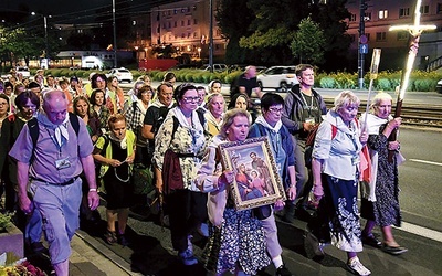 Poświęcony w tym roku obraz Świętej Rodziny będzie towarzyszył pątnikom w kolejnych latach.