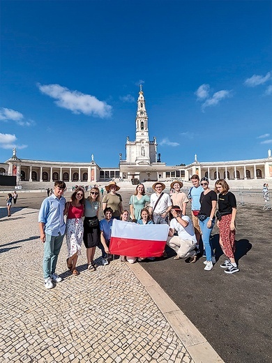 ▲	Grupa z Rybnika w drodze do Lizbony.