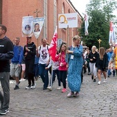 Pątnicy wyruszają spod katedry św. Mikołaja w Elblągu.