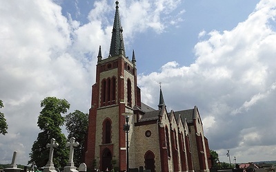 Neogotycką świątynię wg projektu architekta Carla Heinzego poświęcono 21 września 1871 r. 