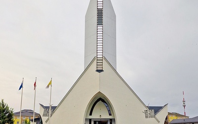 Świątynia powstała według projektu prof. Szczepana Bauma. 
