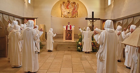 Charyzmat Betlejem naznacza kontemplacja połączona z liturgiczną i braterską komunią.