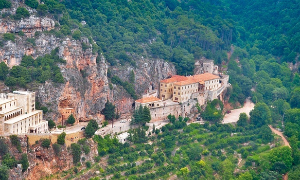 Klasztor św. Antoniego z Kozhaya w Dolinie Świętej w Libanie.