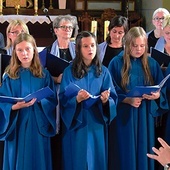 Oprawę muzyczną Eucharystii przygotował miejscowy chór Oremus wraz ze scholą Mazurskie Słowiki.