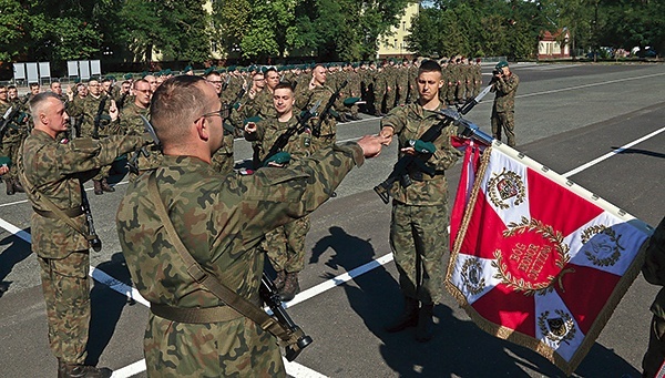 ▲	Coroczne szkolenie dla kapelanów wojskowych przechodzą duchowni katoliccy, prawosławni i ewangeliccy.