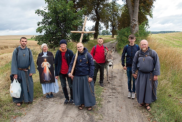 Na każdym rozdrożu członkowie Karawany konsultują z Panem dalszy kierunek wędrowania.