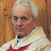 W latach 1974–1992 był duszpasterzem akademickim przy krakowskiej parafii w centrum miasta.