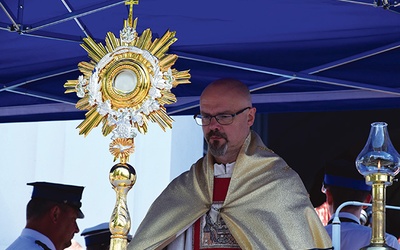 Sumie odpustowej i procesji przewodniczył o. Piotr Szczepański.