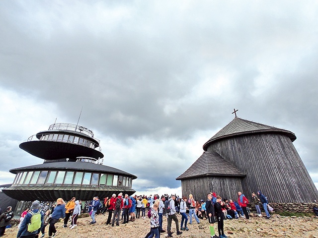 	Budynek stoi w tym miejscu już od ponad 340 lat.