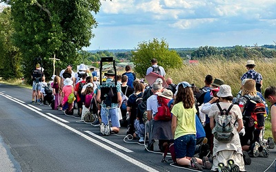 Widok Jasnej Góry na horyzoncie  jest dla pielgrzymów szczególnym momentem.