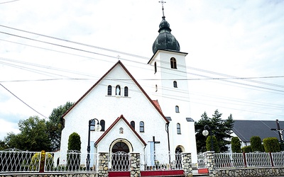 Świątynia wzniesiona w 1923 r. z czasem był rozbudowywana.