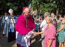 	Abp Adrian Galbas i bp Wiesław Lechowicz wśród uczestników spotkania.