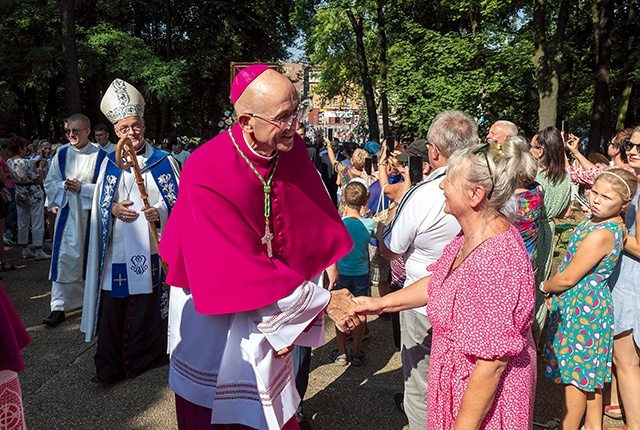 	Abp Adrian Galbas i bp Wiesław Lechowicz wśród uczestników spotkania.