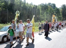 ▲	Z Żychlina do Matki Bożej Suserskiej przyszło ponad 400 osób.