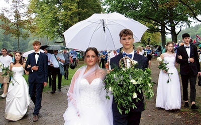 ▲	W Procesji Zaśnięcia Maryi uczestniczyło ponad 35 tys. wiernych, w tym ok. 65 orkiestr i asyst.