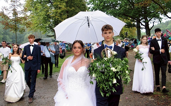 ▲	W Procesji Zaśnięcia Maryi uczestniczyło ponad 35 tys. wiernych, w tym ok. 65 orkiestr i asyst.