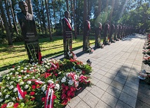 To 37. pomnik  na terenie cmentarza, upamiętniający ofiary tragedii sprzed 13 lat.