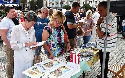 Sprzedaż książek i ilustracji wspiera Hospicjum im. bł. ks. M. Sopoćki w Wilnie. Stworzyła je s. Michaela Rak ZSJM, założycielka gorzowskiego Hospicjum im. św. Kamila.