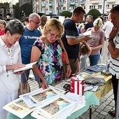 Sprzedaż książek i ilustracji wspiera Hospicjum im. bł. ks. M. Sopoćki w Wilnie. Stworzyła je s. Michaela Rak ZSJM, założycielka gorzowskiego Hospicjum im. św. Kamila.