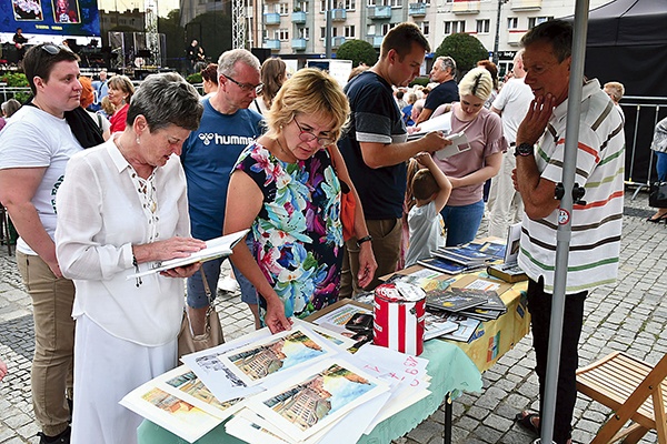 Sprzedaż książek i ilustracji wspiera Hospicjum im. bł. ks. M. Sopoćki w Wilnie. Stworzyła je s. Michaela Rak ZSJM, założycielka gorzowskiego Hospicjum im. św. Kamila.