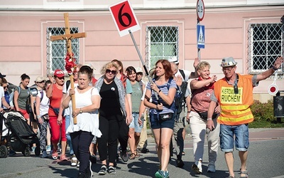 W niedzielę jako pierwsze na trasę wyruszyły grupy strumienia nyskiego.