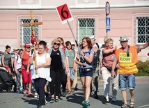 W niedzielę jako pierwsze na trasę wyruszyły grupy strumienia nyskiego.