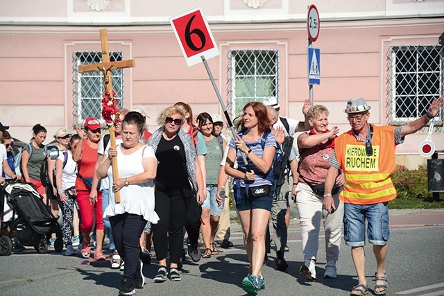 W niedzielę jako pierwsze na trasę wyruszyły grupy strumienia nyskiego.