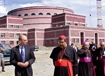 Uroczyste otwarcie katedry pw. Świętych Piotra i Pawła w Ułan Bator 30 sierpnia 2003 roku.