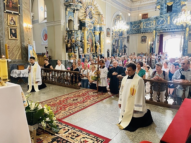 	Piknik poprzedziła wspólna modlitwa.