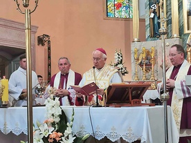 Podczas Eucharystii pod przewodnictwem bp. Dziuby wprowadzono relikwie św. Andrzeja Boboli.
