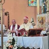 Podczas Eucharystii pod przewodnictwem bp. Dziuby wprowadzono relikwie św. Andrzeja Boboli.