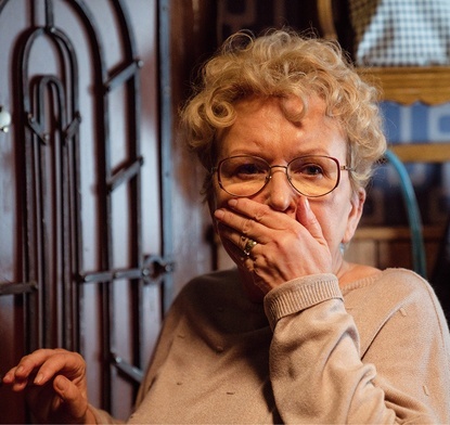 W roli Janiny Markowskiej, ofiary dzikiej reprywatyzacji, wystąpiła Sławomira Łozińska.