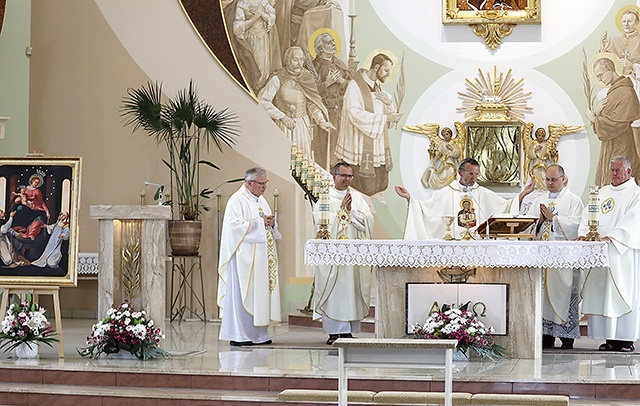 ▲	Mszy św. przewodniczył ks. Ludwik Wawrzeczko MSF, misjonarz z Madagaskaru.